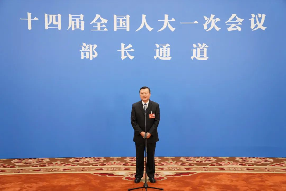 住建部倪虹部长在全国两会期间，明确建筑业是我国国民经济支柱产业！资质作为企业进入建筑市场的门票。